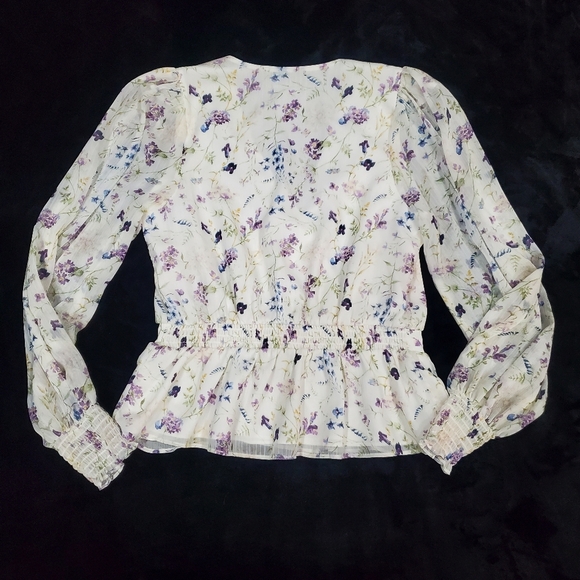 Express Floral V-Neck Blouse - Picture 6 of 9